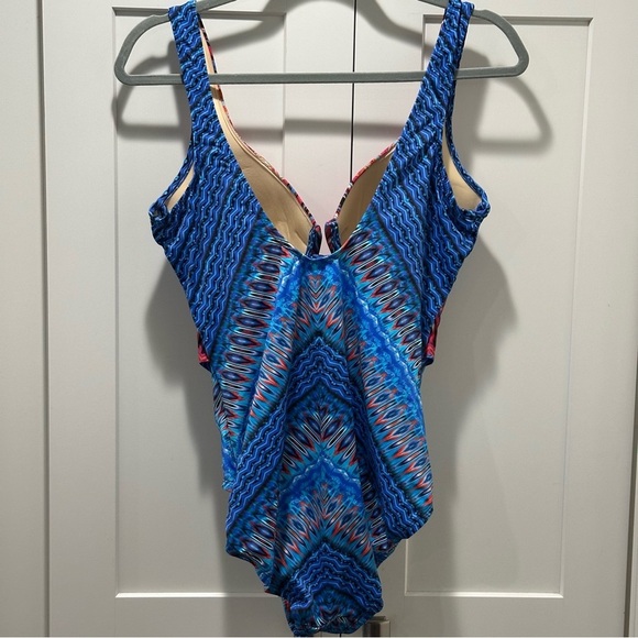 Miraclesuit Criss Cross Escape One Piece in Casablanca - Picture 6 of 9